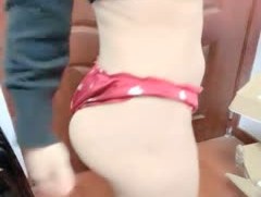 气质甜美女神小姐姐！掏出白嫩奶子看看！黑丝美腿蜜桃臀，翘起屁股拍打，揉搓骚穴极度诱惑