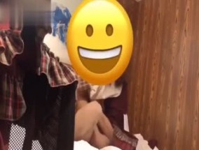 小哥强推可爱的小女友不管你现𝟝1⃣吃瓜在愿意不愿意 不小心露脸了 - soav