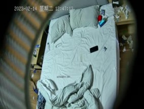 2023-2-14酒jiu店偷拍新片速递❤情人节舔tian逼狂魔与反差婊眼镜女友续集