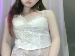 80多斤苗条妹mei妹mei！近期下海大尺度秀！黑丝袜大长腿，翘起美臀假屌插入