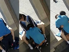 大连高中校园惊现火爆一幕、小情侣大白天的𝟝1⃣吃瓜在走廊就开干