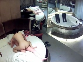 360酒jiu店偷拍-按an摩浴缸房偷拍很久没做爱饥渴眼镜小哥