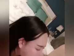 人妖伪娘给你打飞机口交。