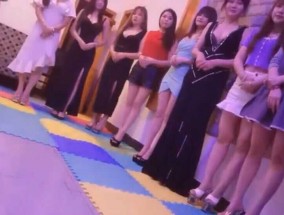 探花系列-高级会所选妃穿情趣黑丝全套服务.多姿势爆bao𝟝𝟙-𝕔𝕙𝕚𝕘𝕦𝕒操