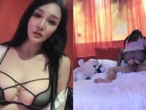 网红妲己小姐姐情趣宾馆浴缸调情然后床上玩起来炮友拿道具使劲摩擦嫩𝟝𝟙【neng】穴