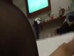 妈妈第𝟝𝟙一次为我穿上了丝袜，妈妈的真的爱我啊！我要好好的满足她！