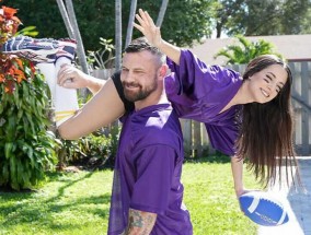 橄榄球明星用肉𝟝𝟙rou棒接待女粉丝