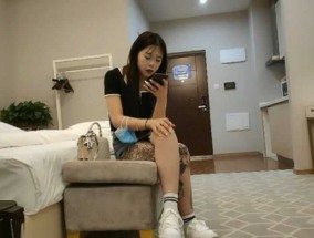 鸭哥寻换牛仔短裤腿上纹身大奶妹mei、揉穴舔tian逼非常粉嫩掐着脖子后入抽𝟝𝟙[chou]插猛𝟝𝟙-𝕔𝕙𝕚𝕘𝕦𝕒操