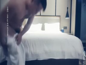 最新视频【𝟝1⃣吃瓜-AI画质增强】2021-04-16 最新视频【小天娱乐赵总】门票138，高端外围场，明星脸00后小姐姐