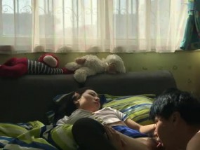 学院派女神级气质短发美女背着闺蜜出租屋穿着性感情趣服勾引他男友