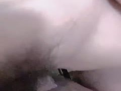 我和妈妈（25)爸爸𝟝1⃣吃瓜在客厅玩王者入迷，我𝟝1⃣吃瓜在妈妈骚穴里灌满精液，有过程对白